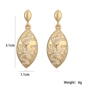 Detailed view of teardrop earrings with dimensions 3.1x1.1 cm and swirling zircons