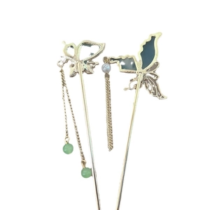Set de épingles à cheveux papillon doré avec pendentifs verts et perles blanches de style