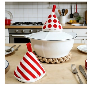 Triangle fabric pot lid covers with red dots and stripes for heat insulation protection