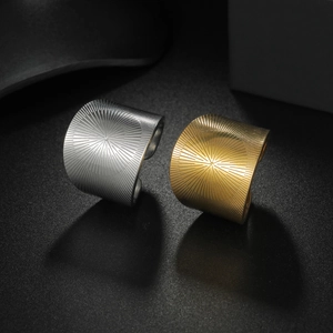 Geometric wide stainless steel rings in gold and silver with radial texture