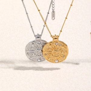Böhmische Sonnen- und Mondhalsketten in 18K Gold und Silber mit weißen Perlen