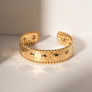 Vintage gold-plated cuff bracelet with hammered texture and lace-style bead border