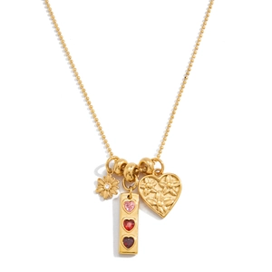 Goldene Edelstahlkette mit Gänseblümchen-Anhänger und geprägten Herzanhängern an Kugelkette
