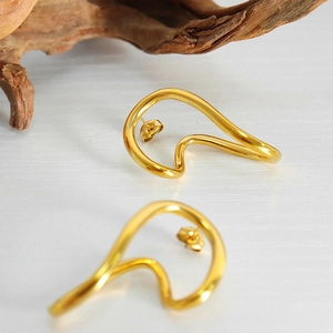 Elegant 18K gold plated stainless steel wave hoop earrings with polished mirror finish