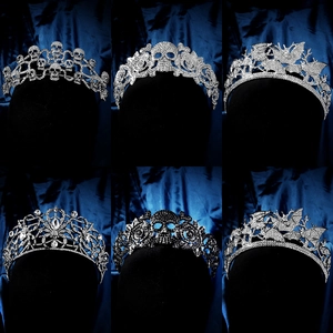 Collection de tiares gothiques d'Halloween avec motifs de crâne, chauve-souris et strass