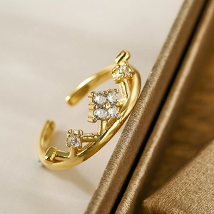 Adjustable gold plated ring with square crown heart pattern and sparkling zirconia