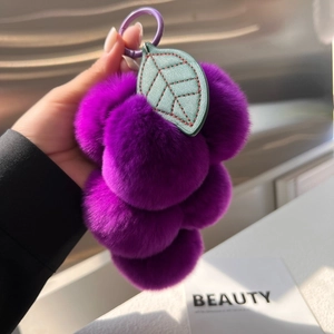 Porte-clés mignon en fourrure de lapin violet en forme de raisin pour sacs et clés