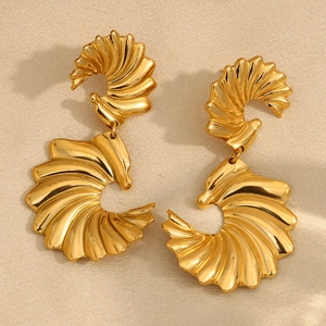 Boucles D'oreilles Puces Aile Acier Inoxydable Plaqué Or 18K Design Éventail Texturé Pour Femmes Bijoux Élégants