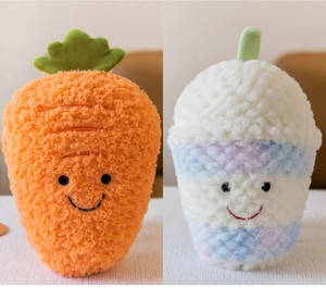 Vista dettagliata di peluche a forma di carota e bevanda colorata da 30 cm con sorrisi