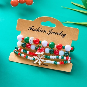 Set di braccialetti natalizi con perle acriliche colorate e ciondoli a fiocco di neve