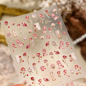 Macro des autocollants à ongles roses M-1076 avec gaufrage doré 3D et détails floraux