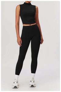Details zum schwarzen Yoga-Set mit ärmellosem Oberteil und High-Waist-Leggings aus Stretchstoff