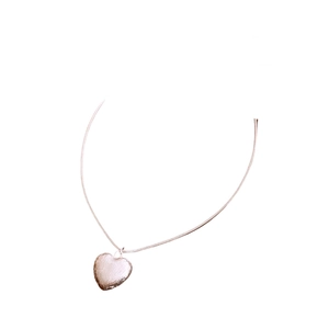 Collier à pendentif cœur brossé minimaliste avec chaîne serpent en or rose pour femme
