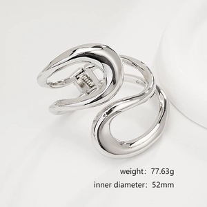 Detailed view of silver irregular metal hair claw with dimensions and weight data