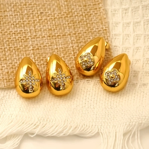 Boucles d'oreilles en acier inoxydable doré avec cristaux en étoile et fleur