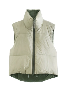 Detail of high collar windproof zipper and adjustable drawstring hem on the vest