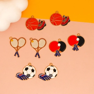 Set di 8 ciondoli sportivi con basket e calcio per gioielli fai-da-te e portachiavi creativi