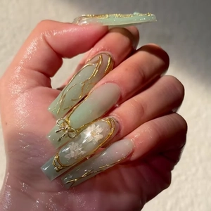 Long Coffin Press On Nails Gradient Green With 3D Gold Bow White Daisy Decor Elegant Fake Nails ABS Plastic