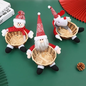 Panier De Bonbons De Noël Rangement En Bambou Tissé Décoration De Bureau Peluche Père Noël Bonhomme De Neige Élan Figurine Porte Cadeau