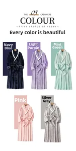 Detailansicht der Flanell-Bademäntel in Navy, Lila, Grün, Pink und Grau in Übergröße