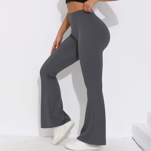 Detailansicht der dunkelgrauen Yoga-Schlaghose mit hoher Taille und schmaler Passform
