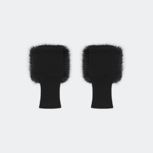Détails des mitaines en tricot noir avec une bordure luxueuse en fausse fourrure