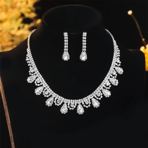 Parure de bijoux de mariée luxe avec collier et boucles d'oreilles goutte d'eau bleue