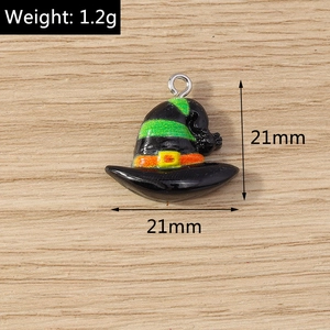Macro shot of 21mm witch hat charm with weight details and measurements
