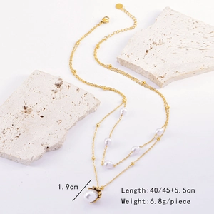 Double-layered gold pearl necklace with 1.9cm pendant and 40/45cm adjustable chain length