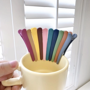Matte finish 8cm hair clips in pastel colors displayed in a yellow ceramic mug