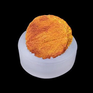 Macro-opname van ronde siliconen mal met getextureerde oranje toastbrood cakevorm detail
