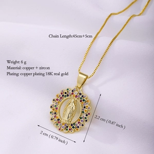 Détail du pendentif Vierge Marie plaqué or 18 carats avec des zircons colorés