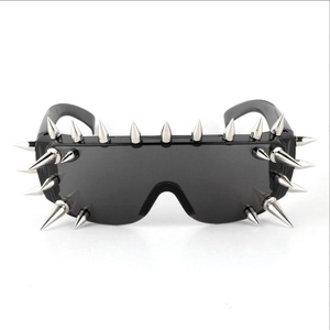 Punk Gothic Sunglasses With Metal Spikes Oversized Shield Glasses For Party Cosplay UV400 PC AC Fashion Eyewear