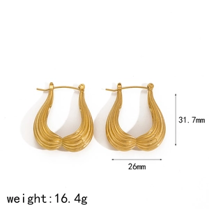 Gold heart-shaped earrings with radial wave texture, 31.7mm stainless steel hoop design