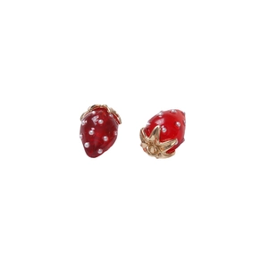 Incantevoli ciondoli a fragola rossi con foglie d'oro e punti bianchi per orecchini fai-da-te