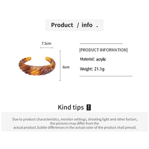 Detailed specs of the amber acrylic croissant cuff bracelet with dimension 7.5cm x 6cm