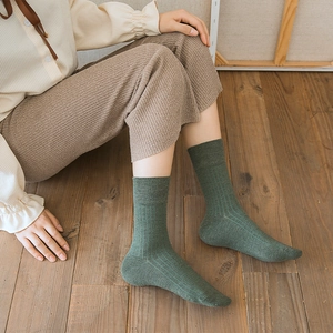 Forest green cotton blend slouch socks with vertical ribbed texture for women