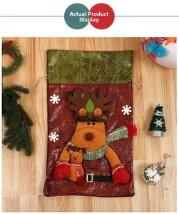 Grande sacchetto regalo di Natale con renna in peluche 3D e fiocchi su tessuto rosso