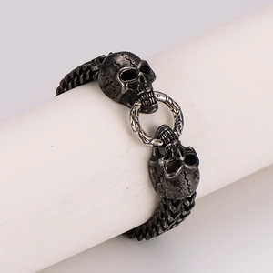 Bracciale punk con doppio teschio in acciaio inossidabile e chiusura ad anello argento