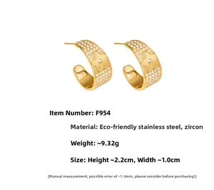 Detail of C-shaped 18k gold-plated stainless steel earrings with cubic zirconia flowers