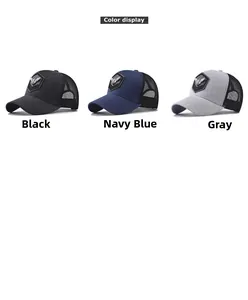 Tre cappellini da baseball in mesh nero, blu e grigio con toppe a scudo in metallo aquila
