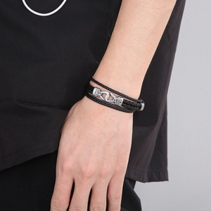 Bracelet multicouche en cuir tressé noir pour homme avec fermoir magnétique en argent
