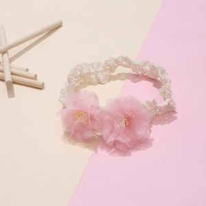 Fascia elastica in pizzo bianco per neonata con due fiori di tulle rosa chiaro e stami
