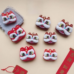 Toppe in peluche con ricamo danza del leone in tre misure per decorazioni fai da te e accessori