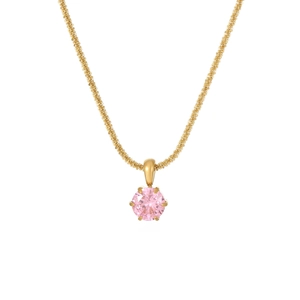 Élégant collier doré orné d'un pendentif en cristal rose scintillant avec monture à six griffes