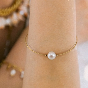 14K gold plated S925 sterling silver chain bracelet with a single natural white freshwater pearl