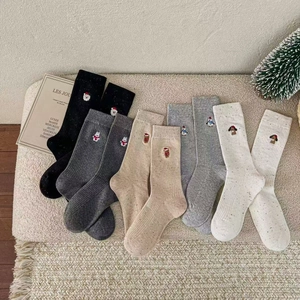 Détails de chaussettes de Noël en coton côtelé avec broderie Père Noël et bonhomme de neige
