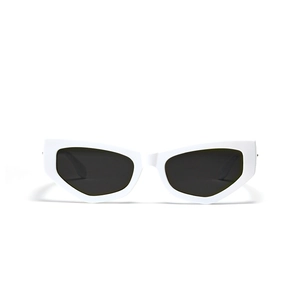 Lunettes de soleil rétro Y2K rose bonbon avec large monture blanche et verres noirs