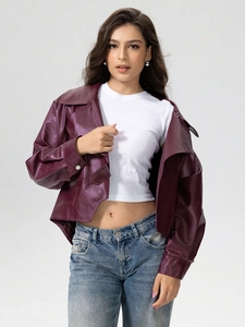 Veste de motard pour femme en similicuir bordeaux avec grand revers et boucles métalliques