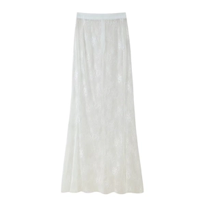 Jupe longue élégante en dentelle blanche avec motifs floraux pour un style minimaliste